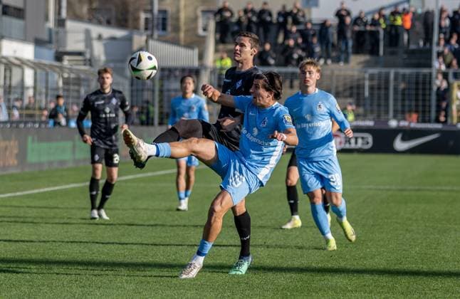 Fight for the ball duel between Tunay Deniz TSV 1860 Muenchen, 36 and Maximilian Thalhammer SV Waldhof Mannheim, 31 GER, TSV 1860 Muenchen vs SV Waldhof Mannheim 07, Football, 3 Bundesliga, Matchday 14, Season 2024 2025, 09 11 2024 DFL DFB REGULATIONS PROHIBIT ANY USE OF PHOTOGRAPHS as IMAGE SEQUENCES and or QUASI VIDEO GER, TSV 1860 Muenchen vs SV Waldhof Mannheim 07, Football, 3 Bundesliga, Matchday 14, Season 2024 2025, 09 11 2024 Muenchen Copyright: xEibner-Pressefoto HeikexFeinerx EP_HFR