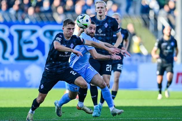 from left Sascha Voelcke SVWM, 2 Morris Schröter TSV 1860, 17 in duel, duel, tackle, dynamic, action, action, behind Julian Rieckmann SVWM, 21 , 09 11 2024, Munich Germany , Football, 3 Liga, TSV 1860 München SV Waldhof Mannheim, DFB DFL REGULATIONS PROHIBIT ANY USE OF PHOTOGRAPHS AS IMAGE SEQUENCES AND OR QUASI VIDEO xslx
