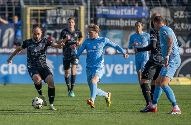 Fight for the ball duel between Rico Benatelli SV Waldhof Mannheim, 11 and Thore Jacobsen TSV 1860 Muenchen, 5 GER, TSV 1860 Muenchen vs SV Waldhof Mannheim 07, Football, 3 Bundesliga, Matchday 14, Season 2024 2025, 09 11 2024 DFL DFB REGULATIONS PROHIBIT ANY USE OF PHOTOGRAPHS as IMAGE SEQUENCES and or QUASI VIDEO GER, TSV 1860 Muenchen vs SV Waldhof Mannheim 07, Football, 3 Bundesliga, Matchday 14, Season 2024 2025, 09 11 2024 Muenchen Copyright: xEibner-Pressefoto HeikexFeinerx EP_HFR