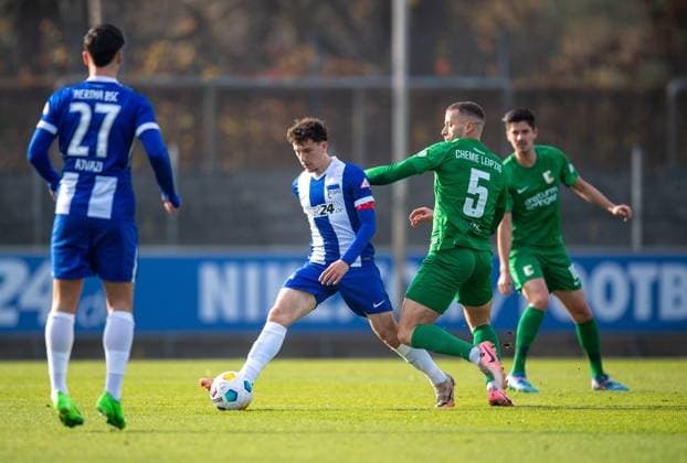 Soccer, Men, Season 2024 2025, Regionalliga Nordost 15 Matchday , Hertha BSC II BSG Chemie Leipzig, f l Dion Ajvazi Hertha BSC II , Ensar Aksakal Hertha BSC II , Cemal Kaymaz Chemie Leipzig , Dennis Mast Chemie Leipzig , 09 11 2024, Copyright: xSebastianxRäppold MatthiasxKochx