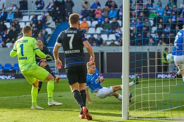 Sergio Lopez SV Darmstadt 98, 02 and Andreas Mueller SV Darmstadt 98, 16 try in vain to prevent the goal for Herta BSC and save for the already beaten Marcel Schuhen SV Darmstadt 98, 01 GER, SV Darmstadt 98 vs Herta BSC, Football, 2 Bundesliga, Matchday 12, Season 2024 2025, 09 11 24 DFL REGULATIONS PROHIBIT ANY USE OF PHOTOGRAPHS AS IMAGE SEQUENCES AND OR QUASI VIDEO GER, SV Darmstadt 98 vs Herta BSC, Football, 2 Bundesliga, Matchday 12, Season 2024 2025, 09 11 24 Darmstadt Copyright: xGeraldxOelze-dexStoppany,xEibner-Pressefoto GeraldxOelze-dexStoppanyx EP-ODS