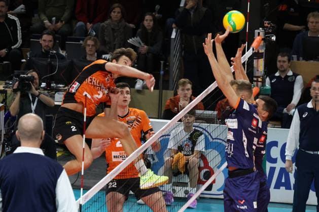 DEU, Champions League, BR Volleys vs , 12 11 2024, Max Schmeling Halle, Berlin, DEU, Champions League, BR Volleys vs Ljubljana in the picture Matthew Knigge BR Volleys 2 , Matic Videcnik Ljubljana 17 , Alen Sket Toukhteh Ljubljana 5 Photo Juergen Engler nordphoto GmbH nordphotoxGmbHx xEngler nph00076