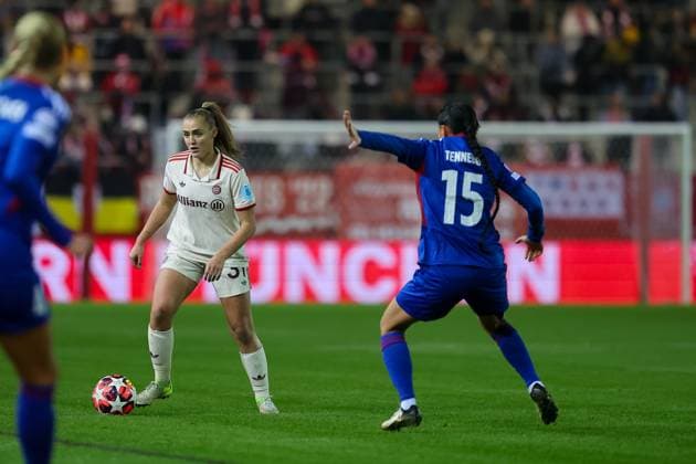 Georgia Standway FC Bayern Muenchen, 31 with ball, with Ylinn Tenneboe Valerenga IF, 15 , FC Bayern Muenchen vs Valerenga IF, Football, UEFA Women s Champions League, Group stage, Matchday 3, 2024 2025 season, 12 11 2024, FC Bayern Muenchen vs Valerenga IF, Football, UEFA Women s Champions League, Group stage, Matchday 3, 2024 2025 season, 12 11 2024 Muenchen Copyright: xEibner-Pressefoto JennixMaulx EP_JML