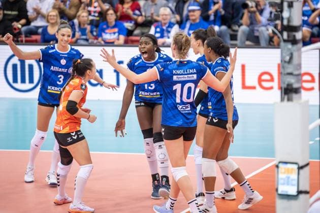 Krystal Rivers Allianz MTV Stuttgart, 13 , center cheering with team GER, Allianz MTV Stuttgart vs Savino Del Bene Scandicci, Volleyball, CEV Volleyball Champions League, VCL, main round, 2024 2025 season, 13 11 2024 GER, Allianz MTV Stuttgart vs Savino Del Bene Scandicci, Volleyball, CEV Volleyball Champions League, VCL, main round, 2024 2025 season, 13 11 2024 Stuttgart Copyright: xSandyxDinkelackerx EP_SDR