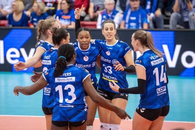 Breland Morrissette Allianz MTV Stuttgart, 02 and Maria Segura Palleres Allianz MTV Stuttgart, 33 , center and team critical looks after the decision of the referee GER, Allianz MTV Stuttgart vs Savino Del Bene Scandicci, Volleyball, CEV Volleyball Champions League, VCL, Main Round, Season 2024 2025, 13 11 2024 GER, Allianz MTV Stuttgart vs Savino Del Bene Scandicci, Volleyball, CEV Volleyball Champions League, VCL, Main Round, Season 2024 2025, 13 11 2024 Stuttgart Copyright: xSandyxDinkelackerx EP_SDR