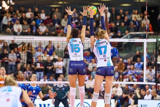 Successful double block by Ana Carolina Savino Del Bene SCANDICCI, 15 and Ekatarina Antropov Savino Del Bene SCANDICCI, 17 against Krystal Rivers MTV Stuttgart, 13 GER, MTV Stuttgart Savino Del Bene SCANDICCI, Volleyball Women, Champions League, Pool E, 4th Round, CLW 61, 13 11 24 GER, MTV Stuttgart Savino Del Bene SCANDICCI, Volleyball Women, Champions League, Pool E, 4th Round, CLW 61, 13 11 24 Stuttgart Copyright: xGeraldxOelze-dexStoppany,xEibner-Pressefoto GeraldxOelze-dexStoppanyx EP-ODS