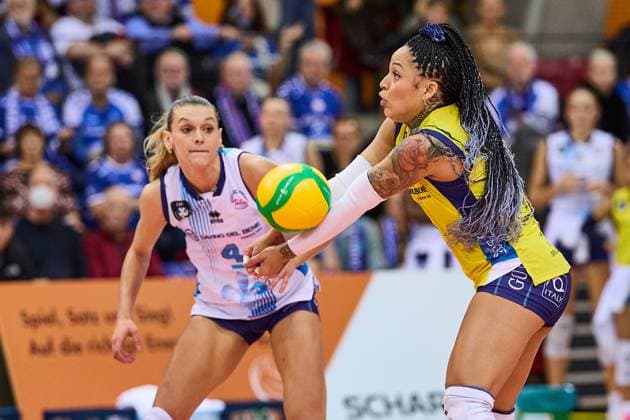 Brenda Castillo Savino Del Bene SCANDICCI, 05 in reception Britt Herbots Savino Del Bene SCANDICCI, 04 looks on tensely GER, MTV Stuttgart Savino Del Bene SCANDICCI, Volleyball Women, Champions League, Pool E, 4th Round, CLW 61, 13 11 24 GER, MTV Stuttgart Savino Del Bene SCANDICCI, Volleyball Women, Champions League, Pool E, 4th Round, CLW 61, 13 11 24 Stuttgart Copyright: xGeraldxOelze-dexStoppany,xEibner-Pressefoto GeraldxOelze-dexStoppanyx EP-ODS
