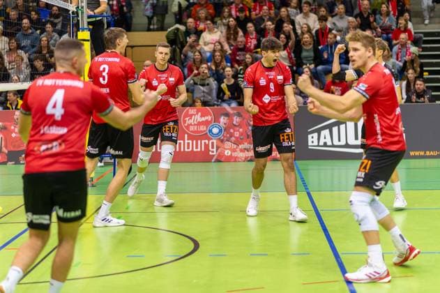 Joy, jubilation, from left Jakob Elsaesser TV Rottenburg, 04 , Jan Huber TV Rottenburg, 03 , Niklas Lichtenauer TV Rottenburg, 08 , Linus Herrmann TV Rottenburg, 09 , Dirk Mehlberg TV Rottenburg, 01, hidden , Timon Schippmann TV Rottenburg, 14 TV Rottenburg vs L E Volleys, Volleyball, 2 Bundesliga Sued, Matchday 7, Season 2024 2025, 16 11 2024, TV Rottenburg vs L E Volleys, Volleyball, 2 Bundesliga Sued, Matchday 7, Season 2024 2025, 16 11 2024 Rottenburg Copyright: xEibner-Pressefoto RalphxKunzex EP_RKE