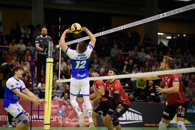 Setter, Martin Burgartz L E Volleys, 12 , left Jannik Kossmann L E Volleys, 03 , right Linus Herrmann TV Rottenburg, 09 , Yannick Menke TV Rottenburg, 12 , Timon Schippmann TV Rottenburg, 14 TV Rottenburg vs L E Volleys, Volleyball, 2 Bundesliga Sued, Matchday 7, Season 2024 2025, 16 11 2024, TV Rottenburg vs L E Volleys, Volleyball, 2 Bundesliga Sued, Matchday 7, Season 2024 2025, 16 11 2024 Rottenburg Copyright: xEibner-Pressefoto RalphxKunzex EP_RKE