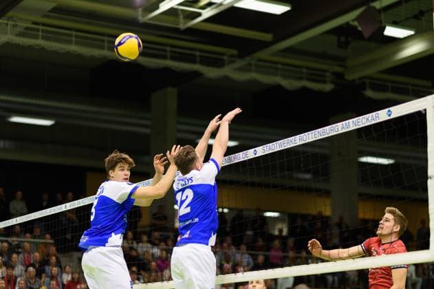 Timon Schippmann TV Rottenburg, 14 vs Jannik Kossmann L E Volleys, 03 Martin Burgartz L E Volleys, 12 TV Rottenburg vs L E Volleys, Volleyball, 2 Bundesliga Sued, 7 Matchday, Season 2024 2025, 16 11 2024, TV Rottenburg vs L E Volleys, Volleyball, 2 Bundesliga Sued, 7 Matchday, Season 2024 2025, 16 11 2024 Rottenburg Copyright: xEibner-Pressefoto RalphxKunzex EP_RKE