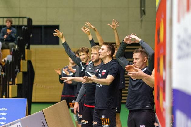 TV Rottenburg, cheers from the substitutes TV Rottenburg vs L E Volleys, Volleyball, 2 Bundesliga Sued, Matchday 7, Season 2024 2025, 16 11 2024, TV Rottenburg vs L E Volleys, Volleyball, 2 Bundesliga Sued, Matchday 7, Season 2024 2025, 16 11 2024 Rottenburg Copyright: xEibner-Pressefoto RalphxKunzex EP_RKE
