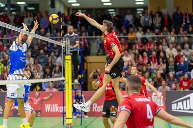 Jan Huber TV Rottenburg, 03 in attack against Lennard Rossmy L E Volleys, 15 TV Rottenburg vs L E Volleys, Volleyball, 2 Bundesliga Sued, 7 Matchday, Season 2024 2025, 16 11 2024, TV Rottenburg vs L E Volleys, Volleyball, 2 Bundesliga Sued, 7 Matchday, Season 2024 2025, 16 11 2024 Rottenburg Copyright: xEibner-Pressefoto RalphxKunzex EP_RKE