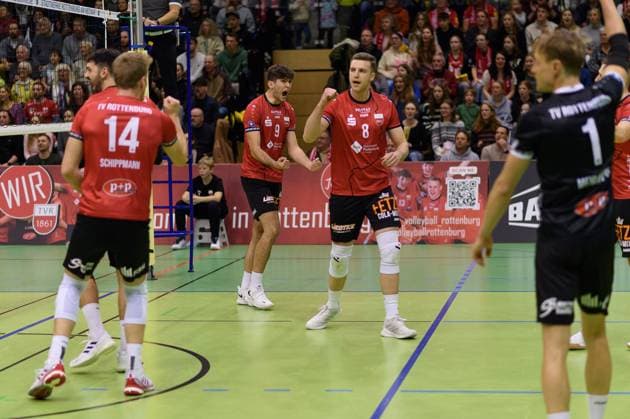 Joy, jubilation at winning a point, from left Timon Schippmann TV Rottenburg, 14 , Yannick Menke TV Rottenburg, 12 , Linus Herrmann TV Rottenburg, 09 , Niklas Lichtenauer TV Rottenburg, 08 , Dirk Mehlberg TV Rottenburg, 01 TV Rottenburg vs L E Volleys, Volleyball, 2 Bundesliga Sued, Matchday 7, Season 2024 2025, 16 11 2024, TV Rottenburg vs L E Volleys, Volleyball, 2 Bundesliga Sued, Matchday 7, Season 2024 2025, 16 11 2024 Rottenburg Copyright: xEibner-Pressefoto RalphxKunzex EP_RKE