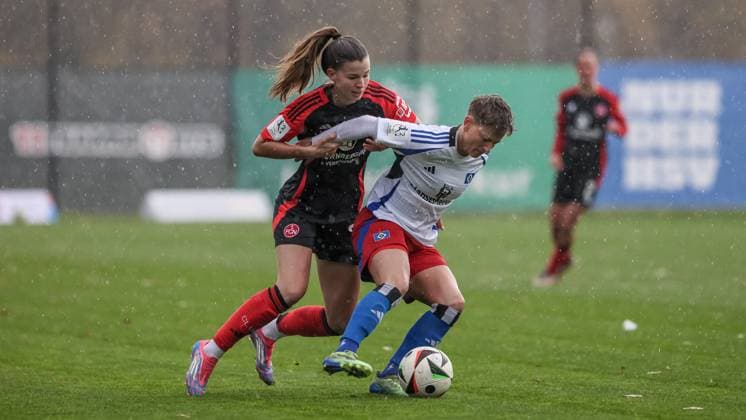 from left Nele Bauereisen 1 FC Nürnberg, 23 and Jobina Lahr Hamburger SV, 31 in a duel, dynamic, action, action, game scene, THE DFB REGULATIONS PROHIBIT ANY USE OF PHOTOGRAPHS AS IMAGE SEQUENCES AND OR QUASI VIDEO , 17 11 2024, Hamburg Germany , Football, 2 Womens Bundesliga, Hamburger SV 1 FC Nürnberg xobx
