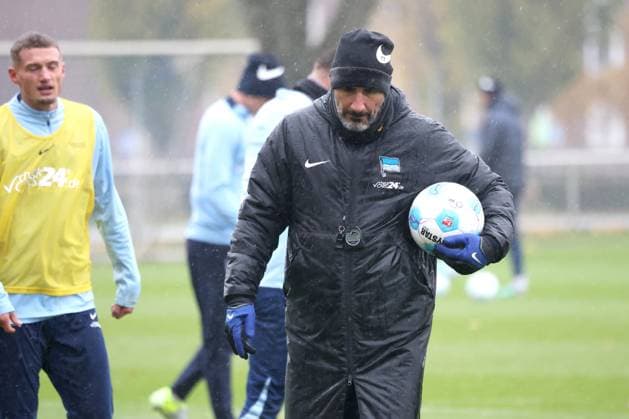 DEU, DFL, 2 FBL Hertha BSC, Training, 19 11 2024, Sportforum, Berlin, DEU, DFL, 2 FBL Hertha BSC, Training, in the picture head coach Cristian Fiel Hertha BSC Berlin DFL regulations prohibit any use of Photographs as image sequences and or quasi video Foto Juergen Engler nordphoto GmbH nordphotoxGmbHx xEngler nph00076