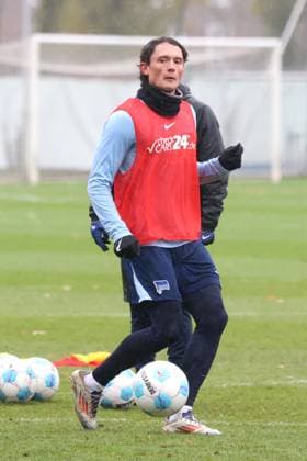 DEU, DFL, 2 FBL Hertha BSC, Training, 19 11 2024, Sportforum, Berlin, DEU, DFL, 2 FBL Hertha BSC, Training, im Bild Fabian Reese Hertha BSC Berlin 11 DFL regulations prohibit any use of Photographs as image sequences and or quasi video Foto Juergen Engler nordphoto GmbH nordphotoxGmbHx xEngler nph00076