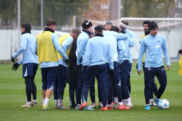 DEU, DFL, 2 FBL Hertha BSC, Training, 19 11 2024, Sportforum, Berlin, DEU, DFL, 2 FBL Hertha BSC, Training, im Bild Hertha Spielerkreis, Ibrahim Maza Hertha BSC Berlin 10 DFL regulations prohibit any use of Photographs as image sequences and or quasi video Foto Juergen Engler nordphoto GmbH nordphotoxGmbHx xEngler nph00076