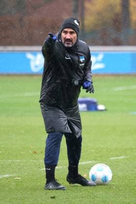 DEU, DFL, 2 FBL Hertha BSC, Training, 19 11 2024, Sportforum, Berlin, DEU, DFL, 2 FBL Hertha BSC, Training, in the picture head coach Cristian Fiel Hertha BSC Berlin DFL regulations prohibit any use of Photographs as image sequences and or quasi video Foto Juergen Engler nordphoto GmbH nordphotoxGmbHx xEngler nph00076