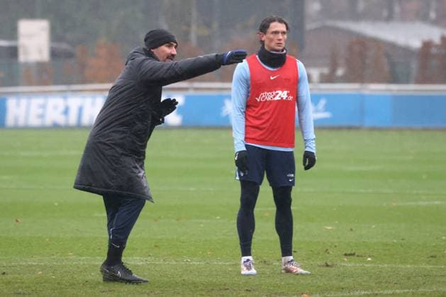 DEU, DFL, 2 FBL Hertha BSC, Training, 19 11 2024, Sportforum, Berlin, DEU, DFL, 2 FBL Hertha BSC, Training, im Bild Cheftrainer Cristian Fiel Hertha BSC Berlin , Fabian Reese Hertha BSC Berlin 11 DFL regulations prohibit any use of Photographs as image sequences and or quasi video Foto Juergen Engler nordphoto GmbH nordphotoxGmbHx xEngler nph00076