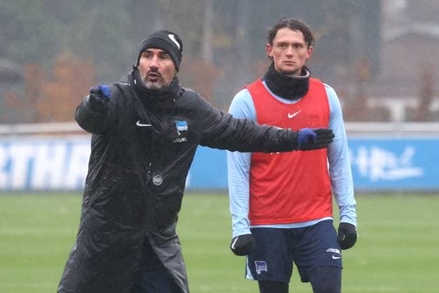 DEU, DFL, 2 FBL Hertha BSC, Training, 19 11 2024, Sportforum, Berlin, DEU, DFL, 2 FBL Hertha BSC, Training, im Bild Cheftrainer Cristian Fiel Hertha BSC Berlin , Fabian Reese Hertha BSC Berlin 11 DFL regulations prohibit any use of Photographs as image sequences and or quasi video Foto Juergen Engler nordphoto GmbH nordphotoxGmbHx xEngler nph00076