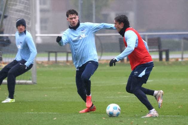 DEU, DFL, 2 FBL Hertha BSC, Training, 19 11 2024, Sportforum, Berlin, DEU, DFL, 2 FBL Hertha BSC, Training, im Bild Linus Gechter Hertha BSC Berlin 44 , Fabian Reese Hertha BSC Berlin 11 DFL regulations prohibit any use of Photographs as image sequences and or quasi video Foto Juergen Engler nordphoto GmbH nordphotoxGmbHx xEngler nph00076