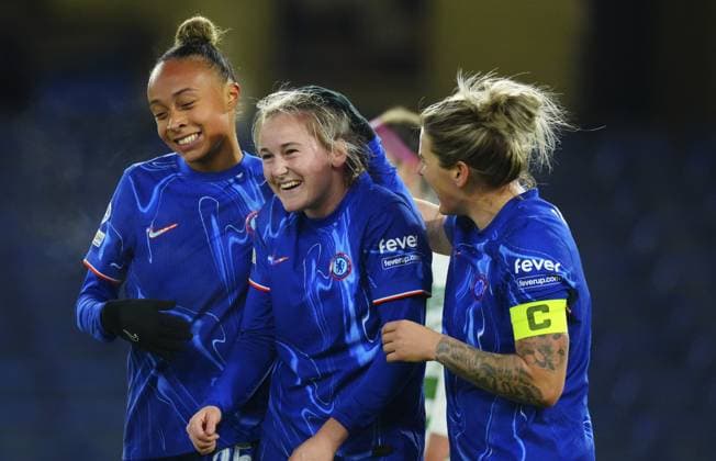 Wieke Kaptein of Chelsea Women celebrates scoring a goal after making it 2-0 Chelsea Women v Celtic Women, UEFA Women s Champions League, Group B, Football, New Stamford Bridge, London, UK - 20 Nov 2024 EDITORIAL USE ONLY No use with unauthorised audio, video, data, fixture lists, club league logos or live services. Online in-match use limited to 120 images, no video emulation. No use in betting, games or single club league player publications. Copyright: xJavierxGarcia Shutterstockx 14922830p