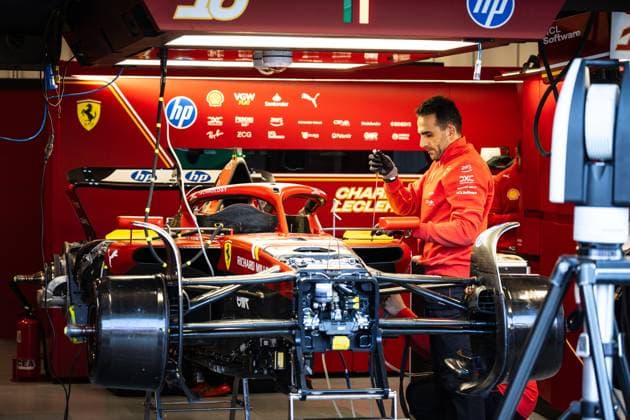 Scenes from the pit lane, Ferrari USA, Formula 1 World Championship, Las Vegas Grand Prix, Las Vegas Strip Circuit, Media Day, 20 11 2024 USA, Formula 1 World Championship, Las Vegas Grand Prix, Las Vegas Strip Circuit, Media Day, 20 11 2024 Las Vegas Copyright: xEibner-Pressefoto ThomasxFuesslerx EP_TFR