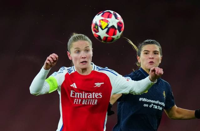 Kim Little of Arsenal battles with Sofia Cantore of Juventus Arsenal Women v Juventus Women, UEFA Women s Champions League, Group C, Football, Emirates Stadium, London, UK - 21 Nov 2024 EDITORIAL USE ONLY No use with unauthorised audio, video, data, fixture lists, club league logos or live services. Online in-match use limited to 120 images, no video emulation. No use in betting, games or single club league player publications. Copyright: xJavierxGarcia Shutterstockx 14933179x