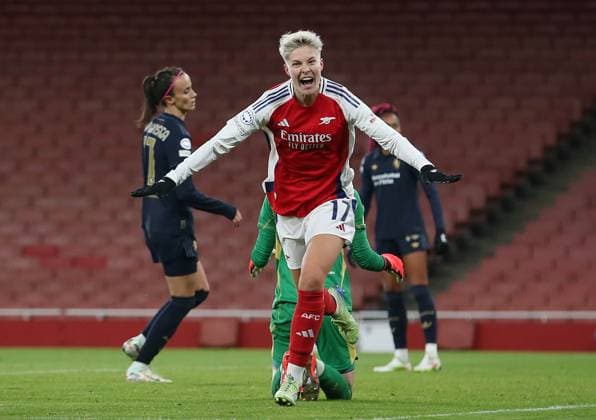 Arsenal Women v Juventus Femminile, UEFA Women™s Champions League, Group Stage, Group C, Emirates Stadium, London, UK - 21st November 2024. GOAL 1-0, Lina Hurtig of Arsenal Women goal celebration after scoring to put Arsenal Women 1-0 ahead. - Arsenal Women v Juventus Femminile, UEFA Women™s Champions League, Group Stage, Group C, Emirates Stadium, London, UK - 21st November 2024. Daniel Weir Crystal Pix. London Emirates Stadium UK Copyright: xDanxWeirx CP_Arsenal_Women_Juventus_Femminile_05