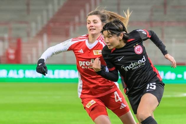 GER, Berlin, Soccer, Women, DFB Cup Round of 16, 1 FC Union Berlin vs Eintracht Frankfurt Bundesliga, Soccer, DFB, Season 2024 2025, Alte Foersterei, in the picture from l Marie Becker Union Berlin, 04 , Remina Chiba Frankfurt, 30 , duel, action, fight, fights for the ball, DFB DFL REGULATIONS PROHIBIT ANY USE OF PHOTOGRAPHS AS IMAGE SEQUENCES AND OR QUASI VIDEO, 22 11 2024, Copyright: HMBxMedia UwexKoch