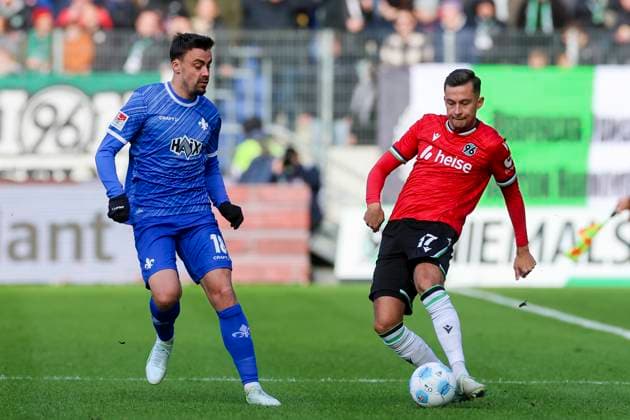 Philipp Foerster SV Darmstadt 98 and Bartlomiej Wdowik Hannover 96 battle for the ball, 2 Bundesliga, Hannover 96 vs SV Darmstadt 98, Heinz von Heiden Arena, November 23, 2024 in Hanover, Germany Photo by Marco Steinbrenner DeFodi Images Philipp Foerster SV Darmstadt 98 and Bartlomiej Wdowik Hannover 96 battle for the ball, 2 Bundesliga, Hannover 96 vs SV Darmstadt 98, Heinz von Heiden Arena, November 23, 2024 in Hanover, Germany Photo by Marco Steinbrenner DeFodi Images DFB DFL REGULATIONS PROHIBIT ANY USE OF PHOTOGRAPHS AS IMAGE SEQUENCES AND OR QUASI VIDEO Defodi 700 hannover darmstadt 20241123 019 Defodi-700 DFB DFL REGULATIONS PROHIBIT ANY USE OF PHOTOGRAPHS AS IMAGE SEQUENCES AND OR QUASI-VIDEO.