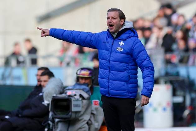 Coach Florian Kohfeldt SV Darmstadt 98 gestures, 2 Bundesliga, Hannover 96 vs SV Darmstadt 98, Heinz von Heiden Arena on November 23, 2024 in Hanover, Germany Photo by Marco Steinbrenner DeFodi Images Coach Florian Kohfeldt SV Darmstadt 98 gestures, 2 Bundesliga, Hannover 96 vs SV Darmstadt 98, Heinz von Heiden Arena, November 23, 2024 in Hanover, Germany Photo by Marco Steinbrenner DeFodi Images DFB DFL REGULATIONS PROHIBIT ANY USE OF PHOTOGRAPHS AS IMAGE SEQUENCES AND OR QUASI VIDEO Defodi 700 hannover darmstadt 20241123 022 Defodi-700 DFB DFL REGULATIONS PROHIBIT ANY USE OF PHOTOGRAPHS AS IMAGE SEQUENCES AND OR QUASI-VIDEO.