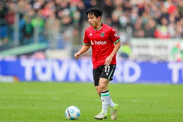 Hyunju Lee Hannover 96 controls the ball, 2 Bundesliga, Hannover 96 vs SV Darmstadt 98, Heinz von Heiden Arena, November 23, 2024 in Hanover, Germany Photo by Marco Steinbrenner DeFodi Images Hyunju Lee Hannover 96 controls the ball, 2 Bundesliga, Hannover 96 vs SV Darmstadt 98, Heinz von Heiden Arena, November 23, 2024 in Hanover, Germany Photo by Marco Steinbrenner DeFodi Images DFB DFL REGULATIONS PROHIBIT ANY USE OF PHOTOGRAPHS AS IMAGE SEQUENCES AND OR QUASI VIDEO Defodi 700 hannover darmstadt 20241123 034 Defodi-700 DFB DFL REGULATIONS PROHIBIT ANY USE OF PHOTOGRAPHS AS IMAGE SEQUENCES AND OR QUASI-VIDEO.