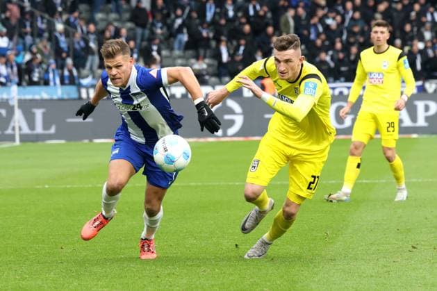 DEU, DFL, 2 FBL, Hertha BSC vs SSV Ulm, 23 11 2024, Berliner Olympiastadion, Berlin, DEU, DFL, 2 FBL, Hertha BSC vs SSV Ulm, in the picture Florian Niederlechner Hertha BSC Berlin 7 , Niklas Kolbe SSV Ulm 1846 27 DFL regulations prohibit any use of Photographs as image sequences and or quasi video Foto Juergen Engler nordphoto GmbH nordphotoxGmbHx xEngler nph00076