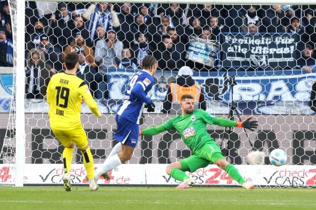 DEU, DFL, 2 FBL, Hertha BSC vs SSV Ulm, 23 11 2024, Berliner Olympiastadion, Berlin, DEU, DFL, 2 FBL, Hertha BSC vs SSV Ulm, im Bild 2 1 durch Derry Scherhant Hertha BSC Berlin 39 Niclas Thiede SSV Ulm 1846 1 , Jonathan Meier SSV Ulm 1846 19 DFL regulations prohibit any use of Photographs as image sequences and or quasi video Foto Juergen Engler nordphoto GmbH nordphotoxGmbHx xEngler nph00076