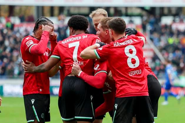 Hyunju Lee Hannover 96 celebrates his goal with teammates, 2 Bundesliga, Hannover 96 vs SV Darmstadt 98, Heinz von Heiden Arena, November 23, 2024 in Hanover, Germany Photo by Marco Steinbrenner DeFodi Images Hyunju Lee Hannover 96 celebrates his goal with teammates, 2 Bundesliga, Hannover 96 vs SV Darmstadt 98, Heinz von Heiden Arena, November 23, 2024 in Hanover, Germany Photo by Marco Steinbrenner DeFodi Images DFB DFL REGULATIONS PROHIBIT ANY USE OF PHOTOGRAPHS AS IMAGE SEQUENCES AND OR QUASI VIDEO Defodi 700 hannover darmstadt 20241123 063 Defodi-700 DFB DFL REGULATIONS PROHIBIT ANY USE OF PHOTOGRAPHS AS IMAGE SEQUENCES AND OR QUASI-VIDEO.