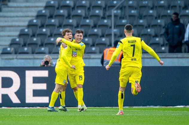 Soccer, Men, Season 2024 2025, 2 Bundesliga 13 Matchday , Hertha BSC SSV Ulm, f l Maurice Krattenmacher SSV Ulm , Jonathan Meier SSV Ulm , Bastian Allgeier SSV Ulm , Cheering after goal to 2 2, 23 11 2024, Copyright: xSebastianxRäppold MatthiasxKochx