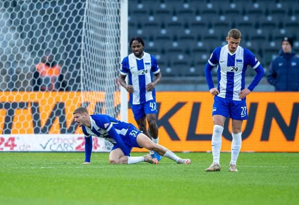 Soccer, Men, Season 2024 2025, 2 Bundesliga 13 Matchday , Hertha BSC SSV Ulm, v l Marton Dardai Hertha BSC , Deyovaisio Zeefuik Hertha BSC , Michael Cuisance Hertha BSC , Disappointment after conceding 2 2, 23 11 2024, Copyright: xSebastianxRäppold MatthiasxKochx