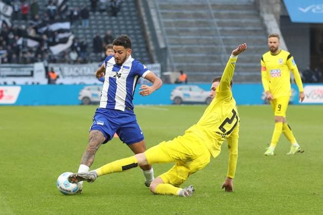 23 11 2024, xtgx, Soccer 2 Bundesliga, Hertha BSC Berlin SSV Ulm 1846 emspor, v l Kevin Sessa Hertha, 8 , Niklas Kolbe Ulm, 27 duel, duel, fight, tackle DFL DFB REGULATIONS PROHIBIT ANY USE OF PHOTOGRAPHS as IMAGE SEQUENCES and or QUASI VIDEO Berlin