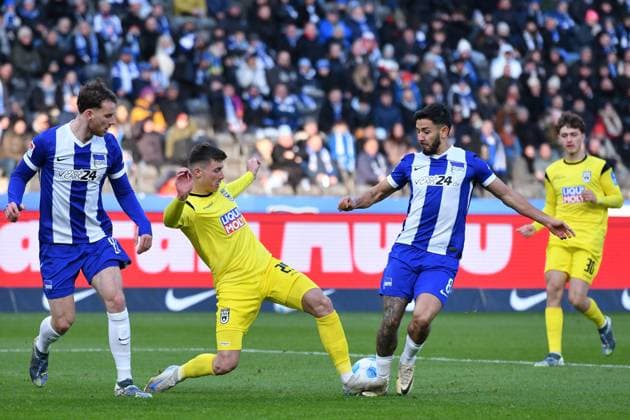 Semir Telalovic SSV Ulm 1846, 29 and Kevin Sessa Hertha BSC Berlin, 8 GER, Hertha BSC vs SSV Ulm 1846, Football, 2 Bundesliga, Season 2024 2025, Matchday 13, 23 11 2024 DFL REGULATES PROHIBIT ANY USE OF PHOTOGRAPHS AS IMAGE SEQUENCES AND OR QUASI VIDEO GER, Hertha BSC vs SSV Ulm 1846, Football, Bundesliga 2, Season 2024 2025, Matchday 13, 23 11 2024 Berlin Copyright: xEibner-Pressefoto RyanxSleimanx EP_RSN