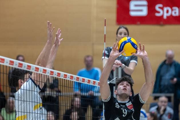 Perica Stanic SV Schwaig, 16 , Linus Herrmann TV Rottenburg, 09 , SV Schwaig Volleyball TV Rottenburg, Volleyball, 2 Bundesliga Sued, 6 Matchday, 23 11 2024 SV Schwaig Volleyball TV Rottenburg, Volleyball, 2 Bundesliga Sued, 6 Matchday, 23 11 2024 Schwaig Copyright: xEibner-Pressefoto G.xSantemizx EP_GSZ