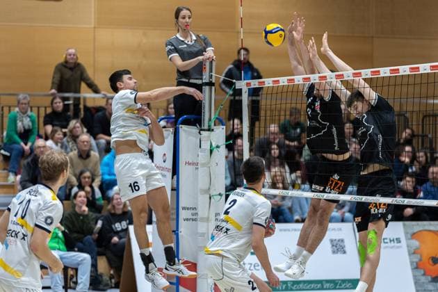 Perica Stanic SV Schwaig, 16 , Linus Herrmann TV Rottenburg, 09 , Jan Huber TV Rottenburg, 03 , SV Schwaig Volleyball TV Rottenburg, Volleyball, 2 Bundesliga Sued, 6 Matchday, 23 11 2024 SV Schwaig Volleyball TV Rottenburg, Volleyball, 2 Bundesliga Sued, 6 Matchday, 23 11 2024 Schwaig Copyright: xEibner-Pressefoto G.xSantemizx EP_GSZ