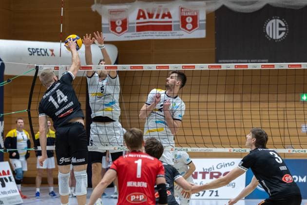 Timon Schippmann TV Rottenburg, 14 , Yannick Bibelriether SV Schwaig, 05 , Mariusz Wacek SV Schwaig, 02 , SV Schwaig Volleyball TV Rottenburg, Volleyball, 2 Bundesliga Sued, 6 Matchday, 23 11 2024 SV Schwaig Volleyball TV Rottenburg, Volleyball, 2 Bundesliga Sued, 6 Matchday, 23 11 2024 Schwaig Copyright: xEibner-Pressefoto G.xSantemizx EP_GSZ