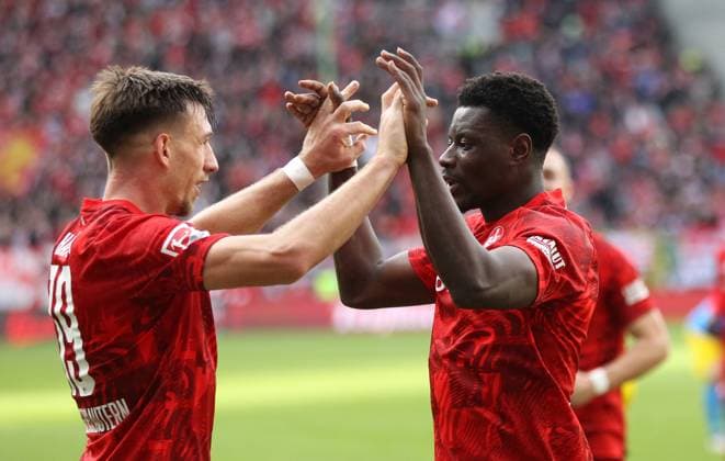 24 11 2024, Football, 2 Bundesliga, FC Kaiserslautern Eintracht Braunschweig, Matchday 13, Season 2024 25, Fritz Walter Stadion, Kaiserslautern, Germany, zmdz, DFB DFL regulations prohibit any use of photographs as image sequences and or quasi video 2 0 FCK by Ragnar Ache 9, FC Kaiserslautern vs Hampus Finndell 12, Eintracht Braunschweig FC Kaiserslautern Eintracht Braunschweig