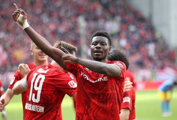 24 11 2024, Football, 2 Bundesliga, FC Kaiserslautern Eintracht Braunschweig, Matchday 13, Season 2024 25, Fritz Walter Stadion, Kaiserslautern, Germany, zmdz, DFB DFL regulations prohibit any use of photographs as image sequences and or quasi video 2 0 for FCK by Ragnar Ache 9, FC Kaiserslautern , Goal celebration FC Kaiserslautern Eintracht Braunschweig