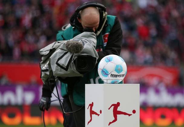 24 11 2024, Football, 2 Bundesliga, FC Kaiserslautern Eintracht Braunschweig, Matchday 13, Season 2024 25, Fritz Walter Stadion, Kaiserslautern, Germany, zmdz, DFB DFL regulations prohibit any use of photographs as image sequences and or quasi video TV Produktion, Fernsehproduktion , Spielball, Fußball, FC Kaiserslautern Eintracht Braunschweig