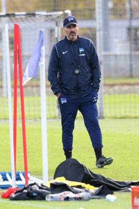 DEU, DFL, 2 FBL Hertha BSC, Training, 25 11 2024, Sportforum, Berlin, DEU, DFL, 2 FBL Hertha BSC, Training, im Bild Cheftrainer Cristian Fiel Hertha BSC Berlin DFL regulations prohibit any use of Photographs as image sequences and or quasi video Foto Juergen Engler nordphoto GmbH nordphotoxGmbHx xEngler nph00076