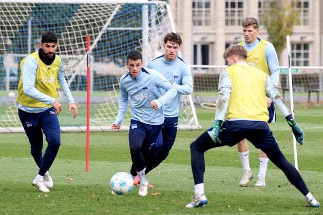 DEU, DFL, 2 FBL Hertha BSC, Training, 25 11 2024, Sportforum, Berlin, DEU, DFL, 2 FBL Hertha BSC, Training, in the picture Diego Demme Hertha BSC Berlin 6 , Andreas Bouchalakis Hertha BSC Berlin 5 , Pascal Klemens Hertha BSC Berlin 41 , Luca Schuler Hertha BSC Berlin 18 DFL regulations prohibit any use of Photographs as image sequences and or quasi video Foto Juergen Engler nordphoto GmbH nordphotoxGmbHx xEngler nph00076
