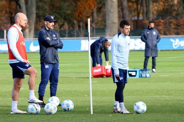 DEU, DFL, 2 FBL Hertha BSC, Training, 25 11 2024, Sportforum, Berlin, DEU, DFL, 2 FBL Hertha BSC, Training, im Bild Toni Leistner Hertha BSC Berlin 37 , Head coach Cristian Fiel Hertha BSC Berlin , Diego Demme Hertha BSC Berlin 6 DFL regulations prohibit any use of Photographs as image sequences and or quasi video Foto Juergen Engler nordphoto GmbH nordphotoxGmbHx xEngler nph00076
