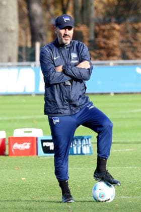 DEU, DFL, 2 FBL Hertha BSC, Training, 25 11 2024, Sportforum, Berlin, DEU, DFL, 2 FBL Hertha BSC, Training, im Bild Cheftrainer Cristian Fiel Hertha BSC Berlin DFL regulations prohibit any use of Photographs as image sequences and or quasi video Foto Juergen Engler nordphoto GmbH nordphotoxGmbHx xEngler nph00076